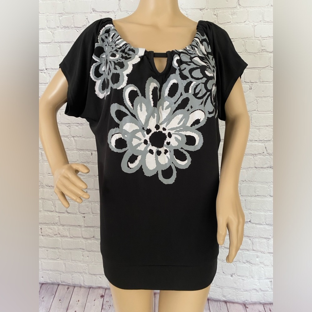 NEW with tags The LIMITED Black with Floral design Top Shirt Short Sleeved XL